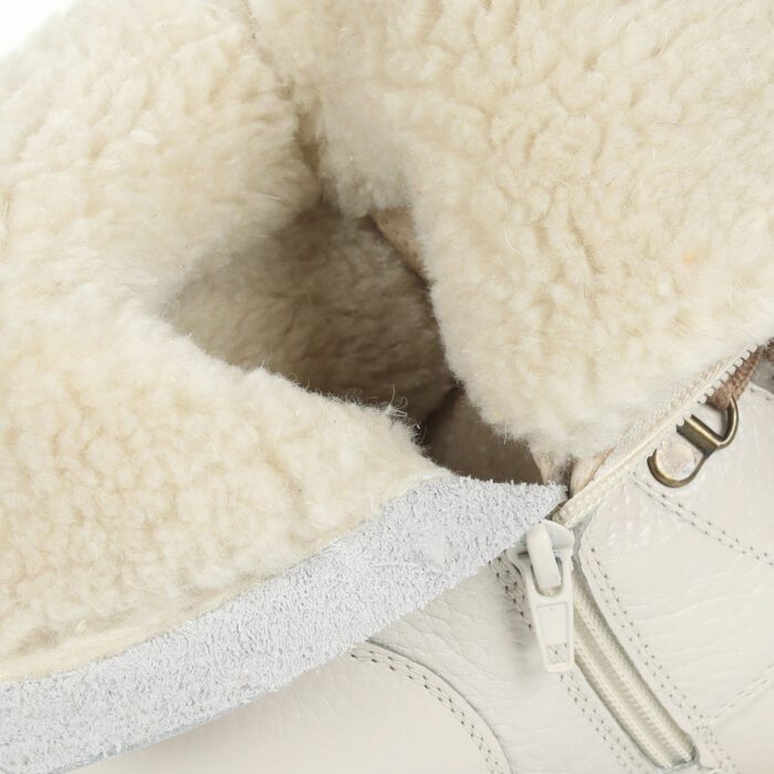 Белые ботинки из кожи на подкладке из натуральной шерсти