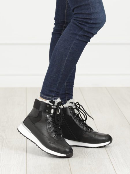 Черные ботинки из кожи на шнурках