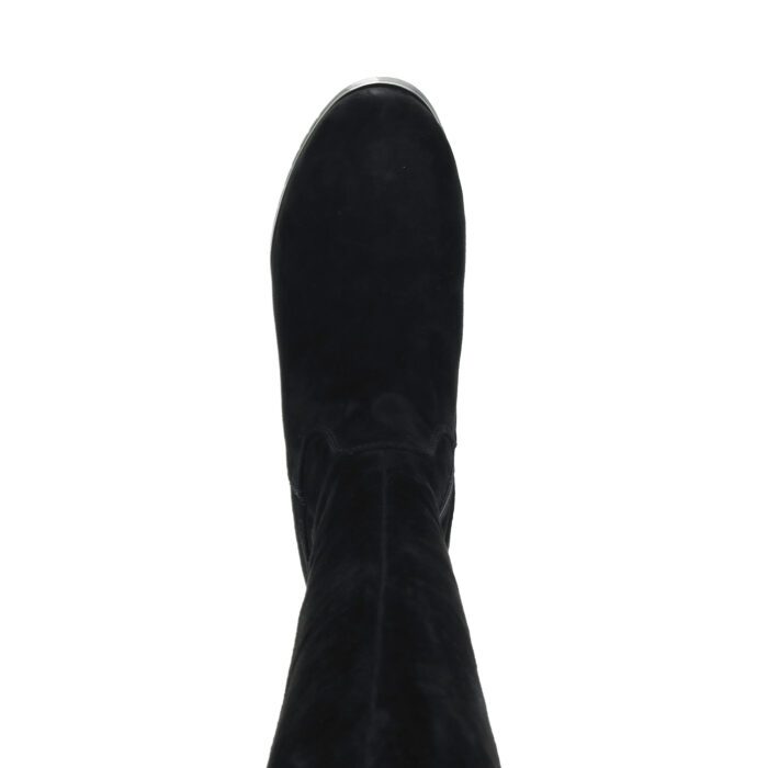 Черные сапоги из велюра на подкладке из комбинированных материалов на каблуке столбик
