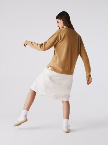 Шерстяной женский свитер Lacoste с  v-образным вырезом