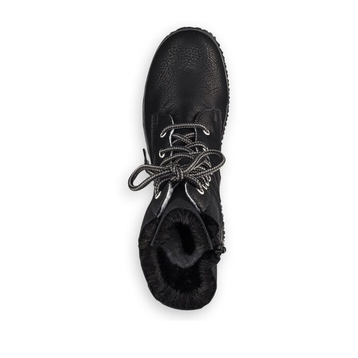 Черные высокие ботинки на шнуровке