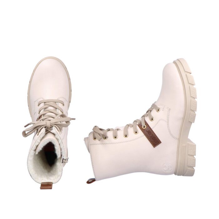 Утепленные ботинки молочного цвета из натуральной кожи