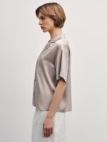 Атласная блузка с короткими рукавами