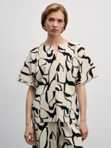 Свободная трикотажная блузка с принтом