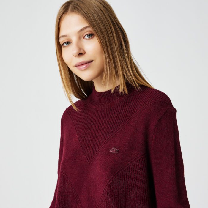 Женский свитер Lacoste с фирменным орнаментом