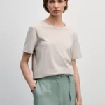 Базовая футболка с необработанными краями