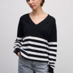 Базовый джемпер с треугольным вырезом