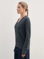 Базовый джемпер с V-образным вырезом