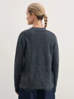 Базовый джемпер с V-образным вырезом