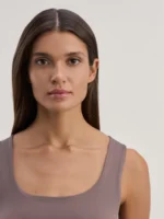 Базовый топ с широкими бретелями