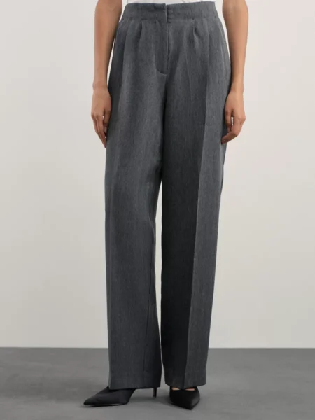 Брюки с защипами с принтом "ёлочка"