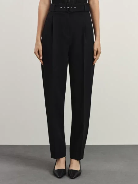 Брюки зауженные к низу с поясом