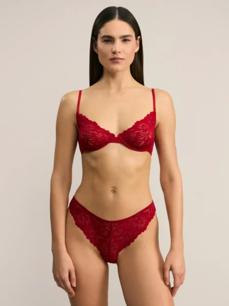 Бюстгалтер на косточках из кружева