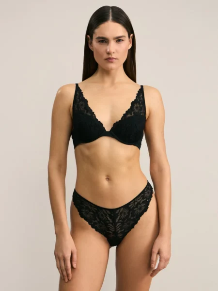 Бюстгалтер на косточке с формованной чашкой