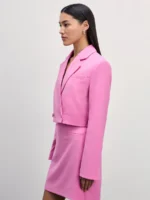 Двубортный укороченный жакет приталенного кроя