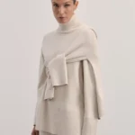 Джемпер из вискозы с разрезами по бокам