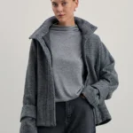 Джемпер из вискозы с воротником стойкой