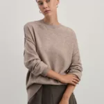 Джемпер из вискозы со швами