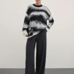 Джемпер с абстрактным принтом