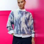 Джемпер с абстрактным принтом и содержанием шерсти