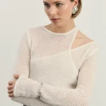 Джемпер с асимметричным вырезом