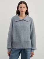 Джемпер с объемным воротом