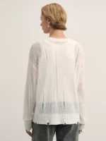 Джемпер с рваными деталями