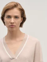 Джемпер с V-образным вырезом и контрастным кантом