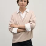 Джемпер с V-образным вырезом и контрастным кантом