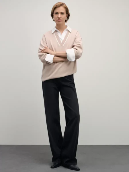 Джемпер с V-образным вырезом и контрастным кантом