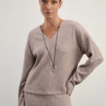 Джемпер с V-образным вырезом из вискозы