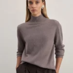 Джемпер с воротником стойкой