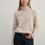 Джемпер с высокой горловиной