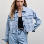 Джинсовая куртка на пуговицах