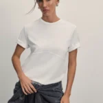 Футболка из хлопка с декоративной деталью