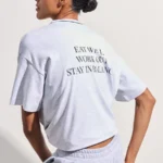 Футболка с принтом на спине