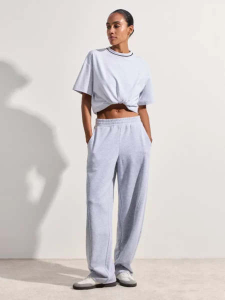 Футболка с принтом на спине