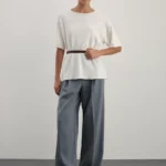 Футболка со спущенным плечом