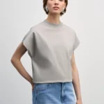 Футболка со воротником-стойкой