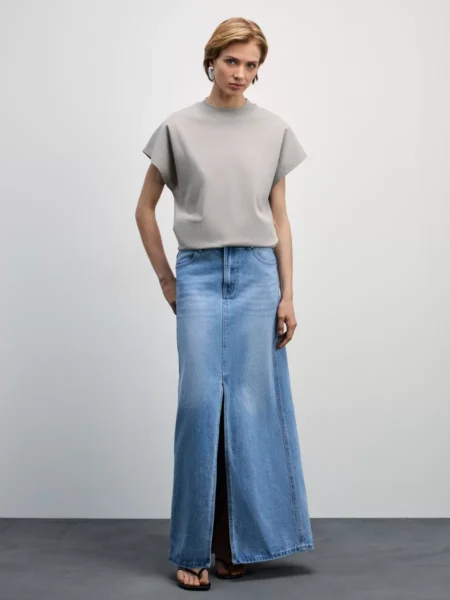 Футболка со воротником-стойкой