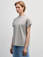 Футболка со воротником-стойкой