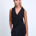 Костюмный жилет на пуговицах