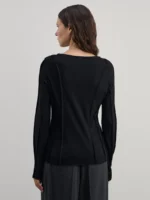 Лонгслив из вискозы с декоративными швами