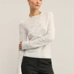 Лонгслив с абстрактным рисунком