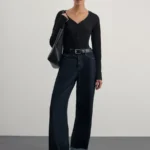 Лонгслив с V-образным вырезом в рубчик