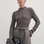 Лонгслив в рубчик из вискозы