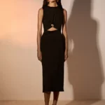 Миди платье с декоративным элементом