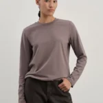 Однотонный базовый лонгслив из хлопка