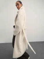 Пальто женское двубортное из искусственного меха с поясом