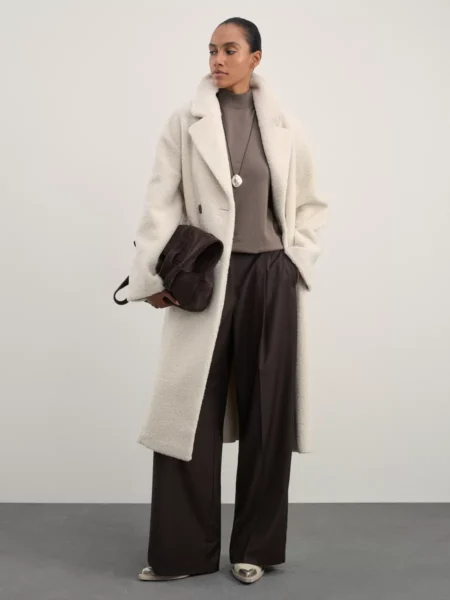 Пальто женское двубортное из искусственного меха с поясом